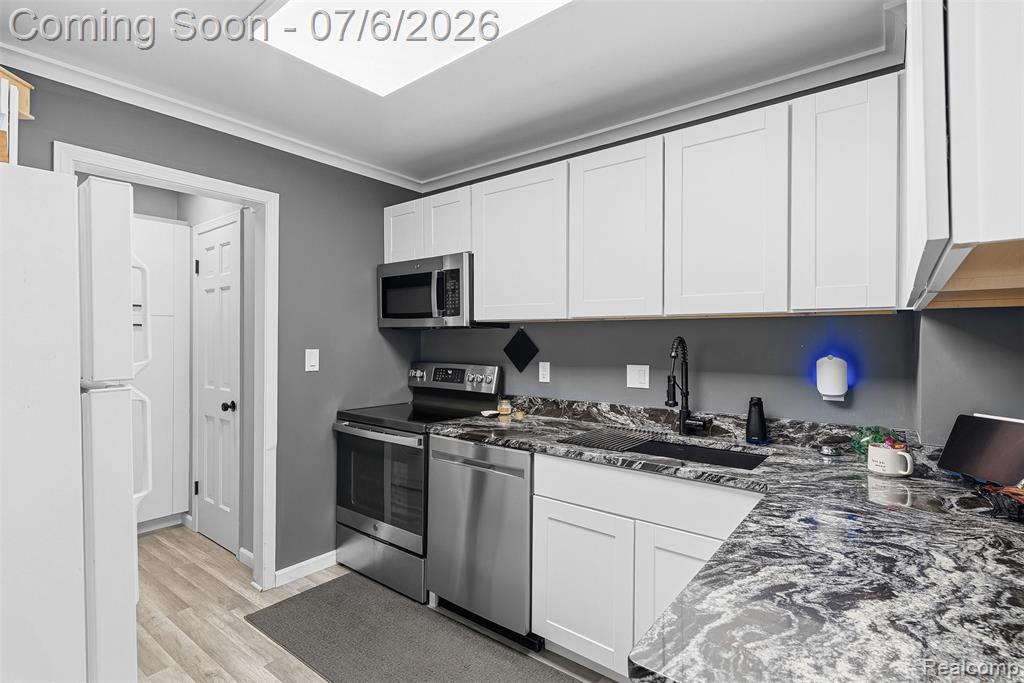 906 E Kearsley Street, Flint, MI 48503 — Photo 13