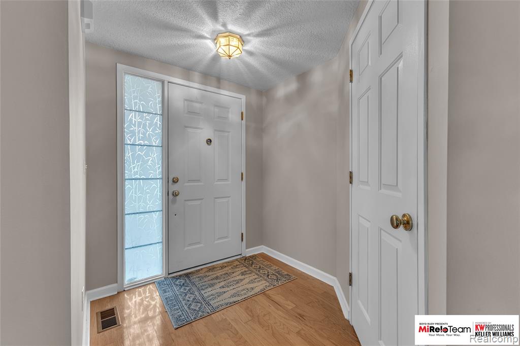 4516 Willow View Court, Howell, MI 48843 — Photo 4