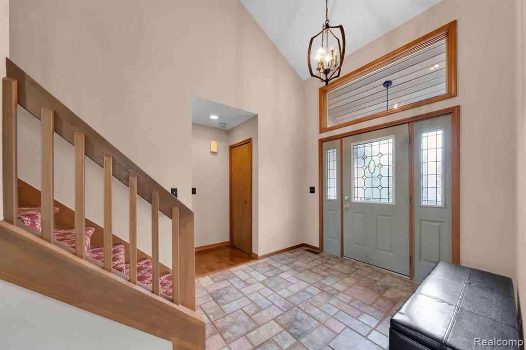 950 Hidden Valley Drive, Lake Orion, MI 48362 — Photo 8