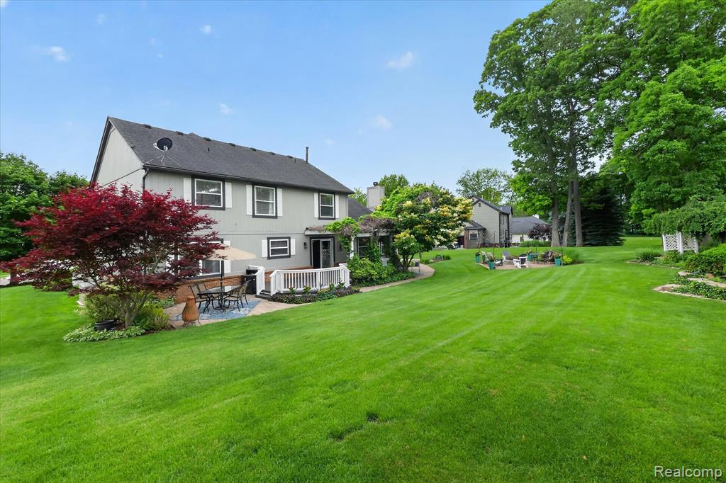 2333 Sandlewood Drive, White Lake, MI 48383 — Photo 49