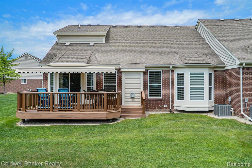 1360 Gloucester Court, Commerce Twp, MI 48390 — Photo 23