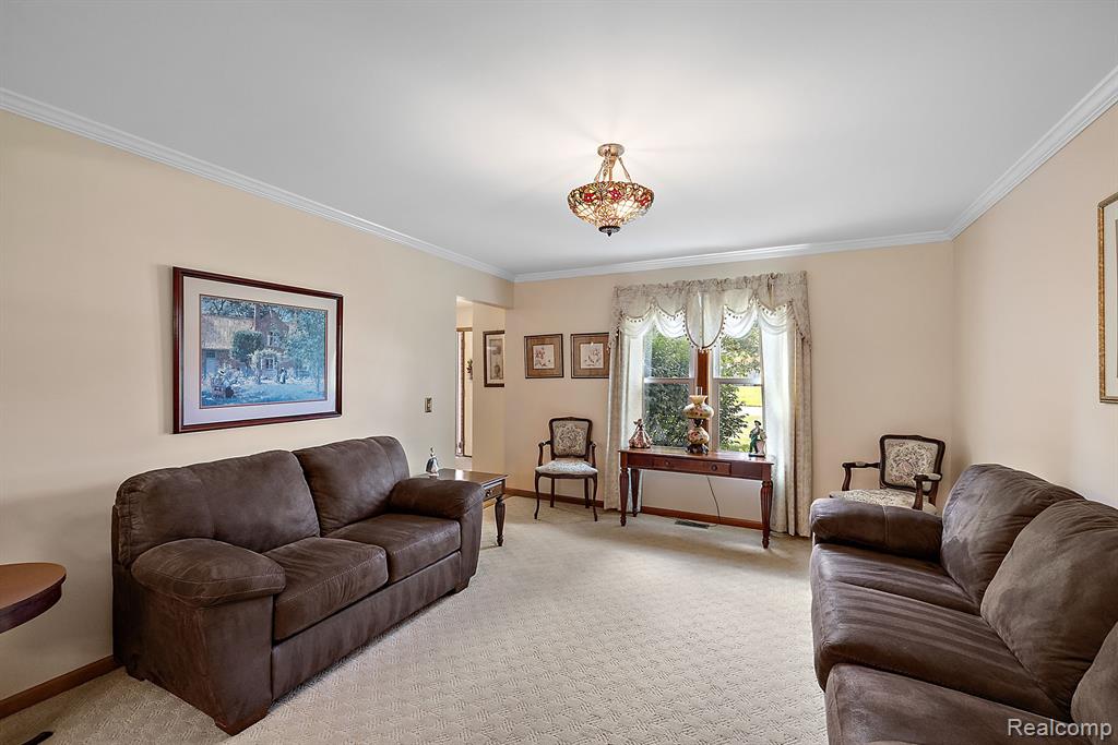 10161 LONGFORD Drive, South Lyon, MI 48178 — Photo 29