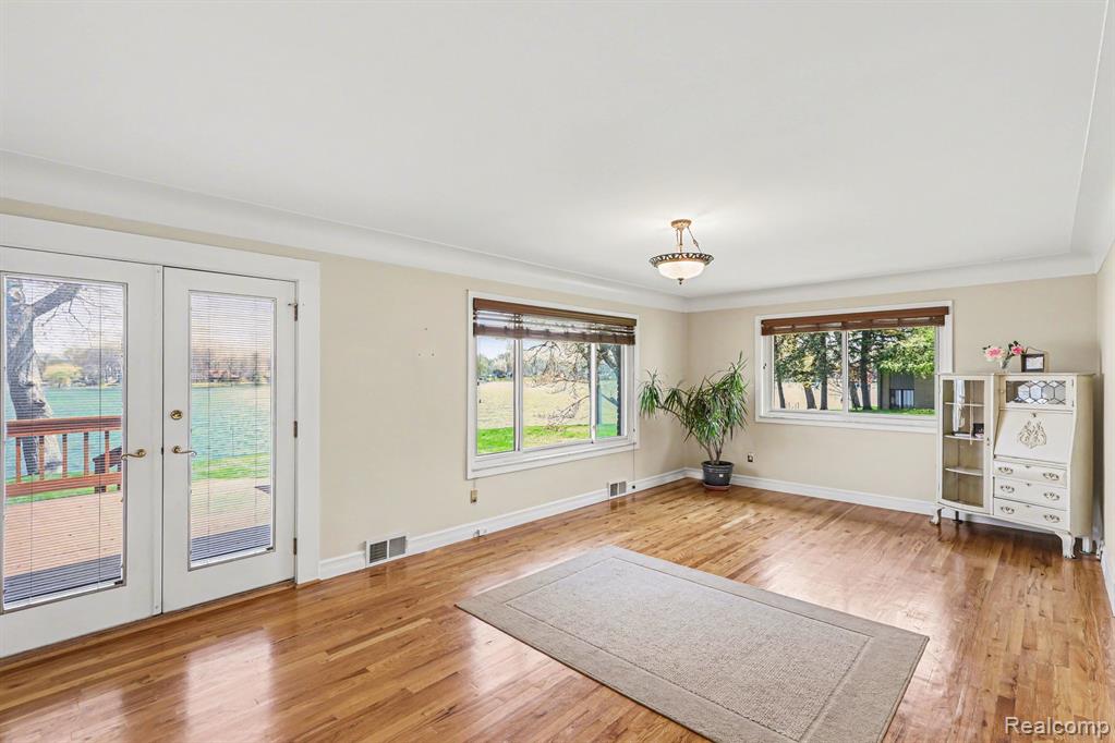 2596 N Williams Lake Road, Waterford, MI 48327 — Photo 20