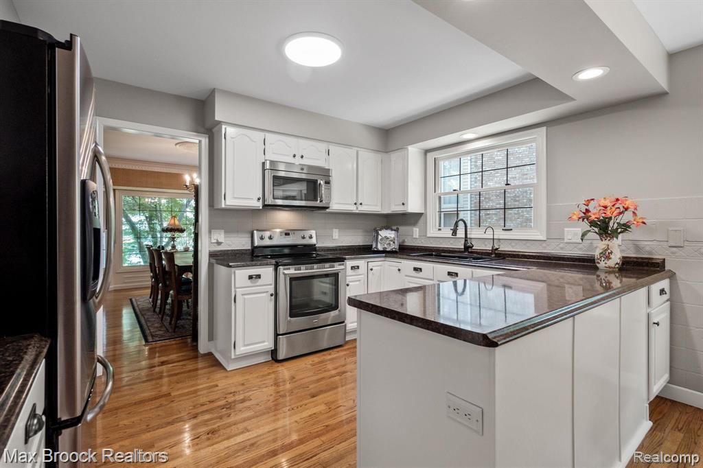 6082 N Shore Drive, West Bloomfield, MI 48324 — Photo 12