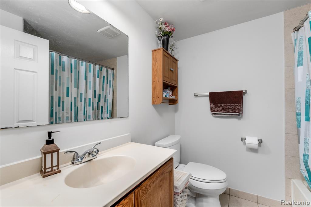 45704 Kensington St, Utica, MI 48317 — Photo 14