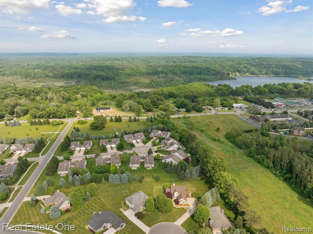 446 Delmar Court, Highland, MI — Photo 57