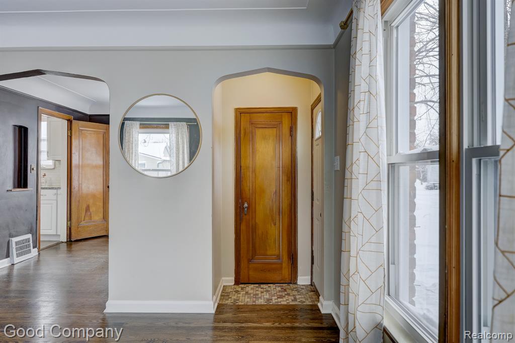 8460 Kenberton Drive, Oak Park, MI 48237 — Photo 12