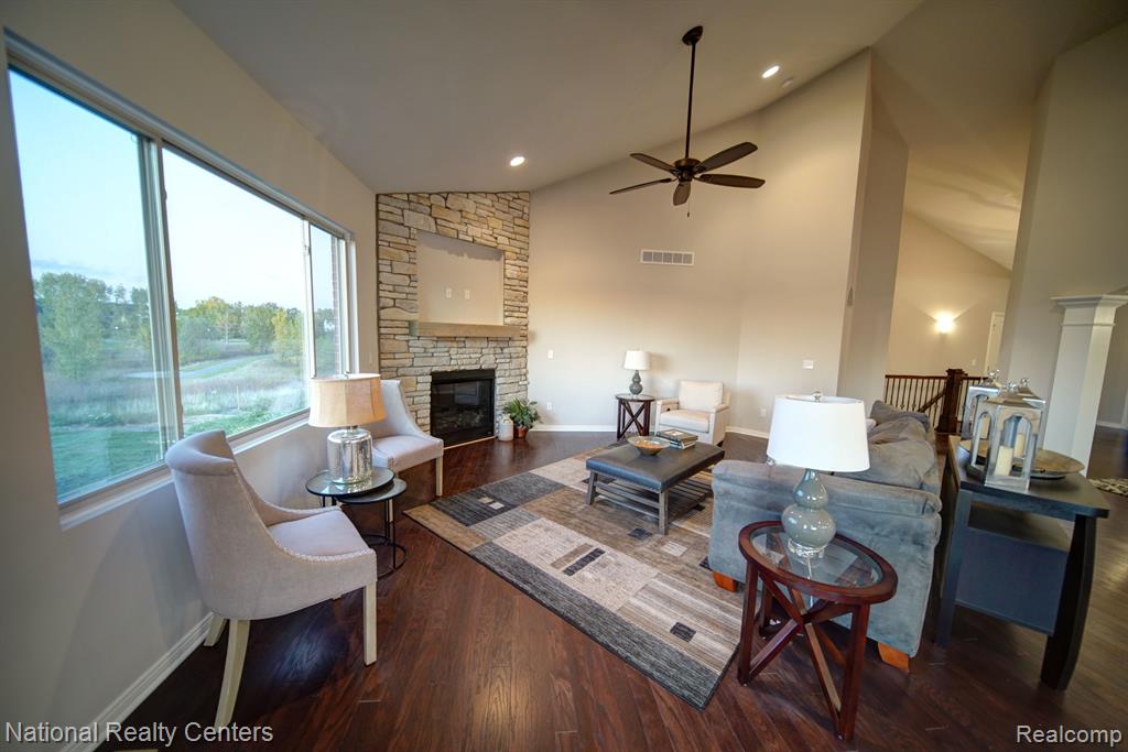 8374 Meadow Creek Drive, Goodrich Vlg, MI — Photo 7