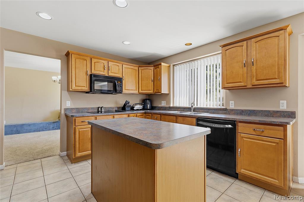 50426 Chief Drive, Macomb, MI 48044 — Photo 9