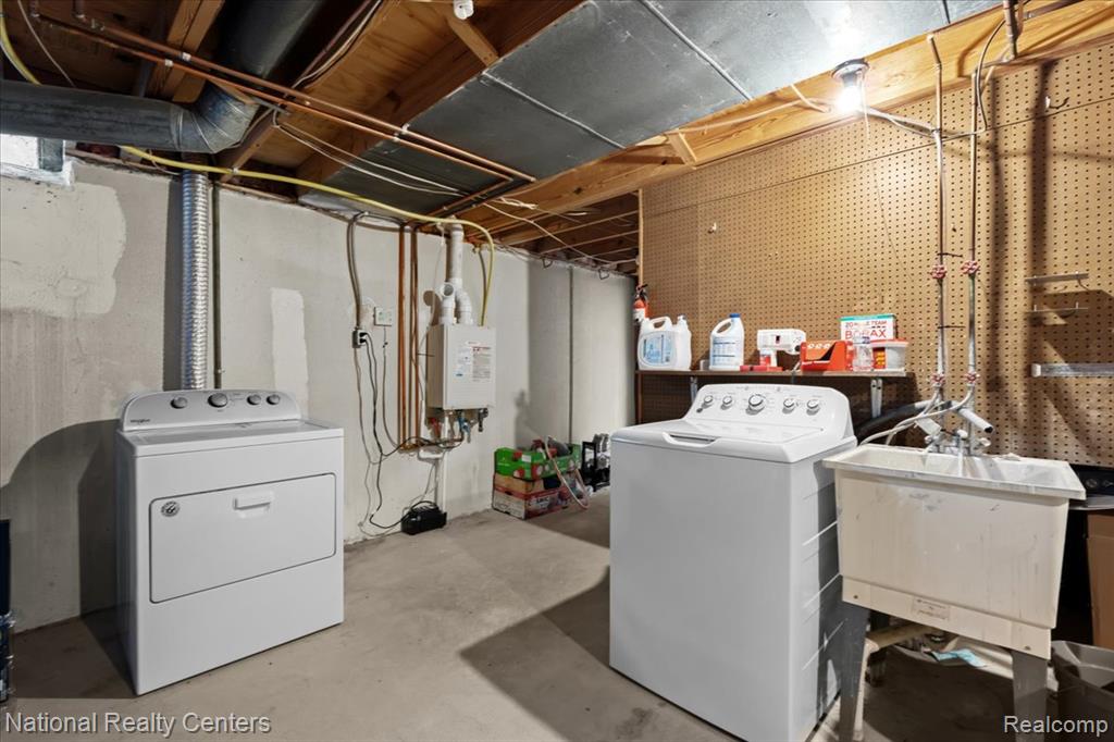 42142 Roscommon Street, Novi, MI 48167 — Photo 25