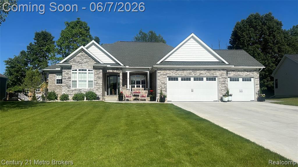 16437 Sleepy Hollow Drive, Fenton, MI 48430