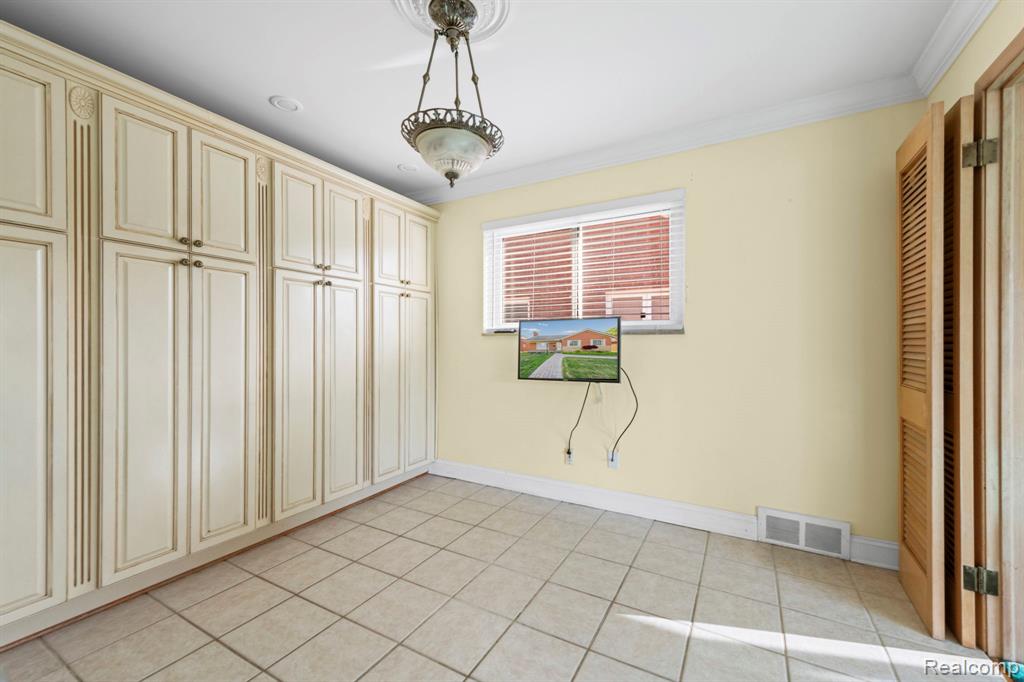 20085 Wedgewood Drive, Grosse Pointe Woods, MI 48236 — Photo 17