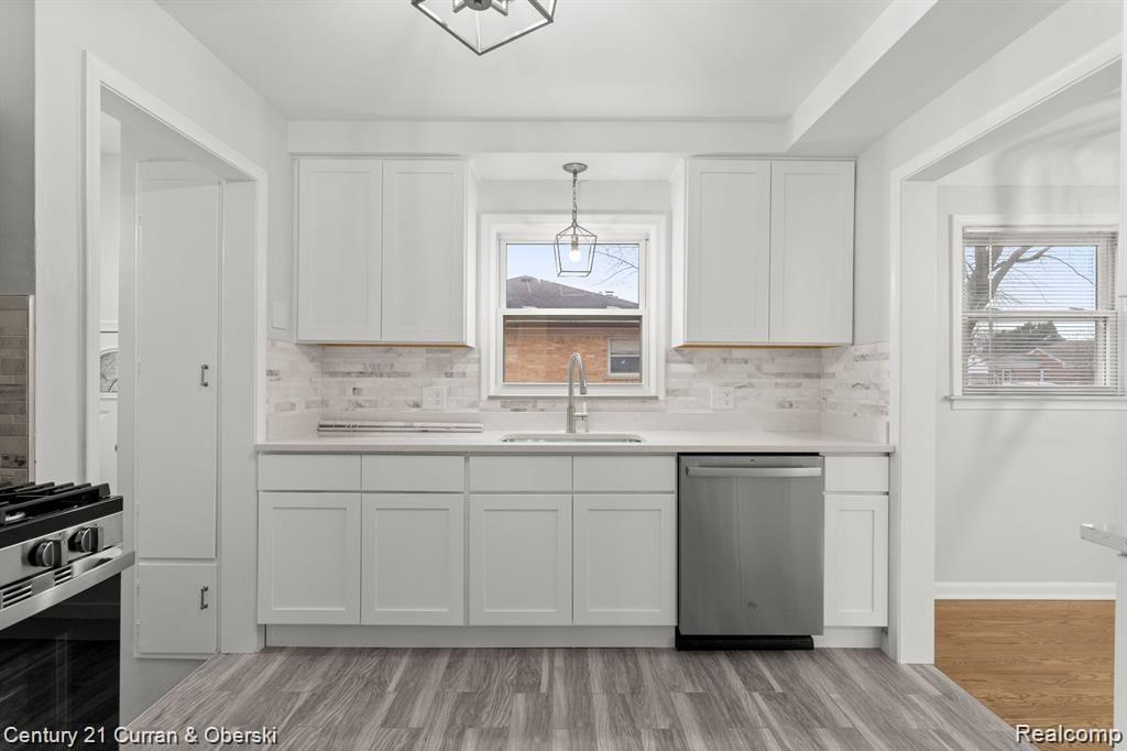 7296 KINGSBURY STREET, Dearborn Heights, MI 48127 — Photo 9