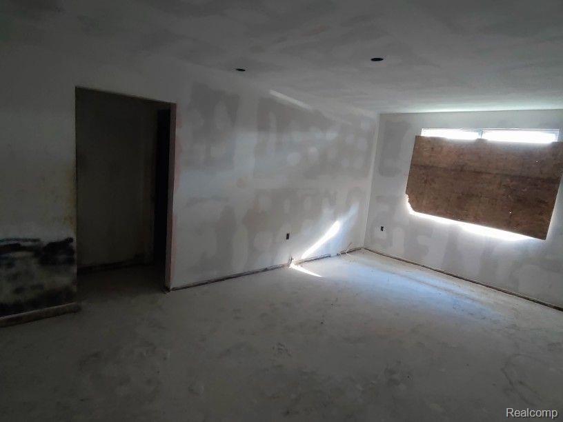 9510 WHITTIER Street, Detroit, MI 48224 — Photo 6