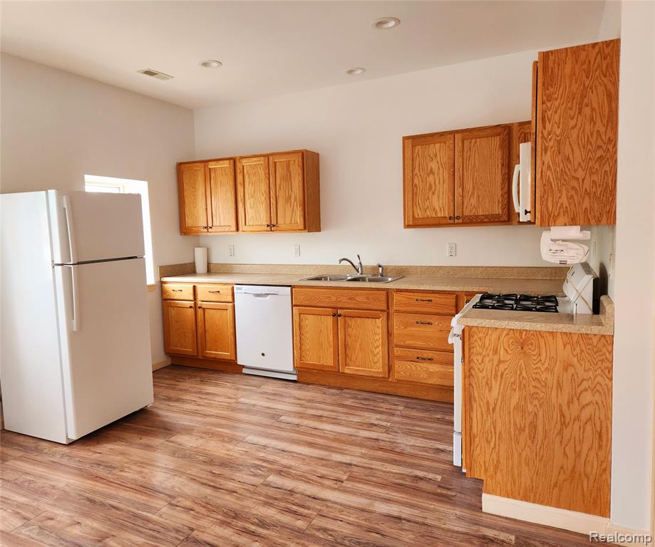 310 N Main Street E, Davison, MI 48423 — Photo 23