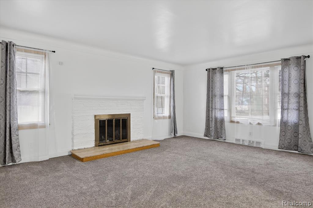 18671 Huntington Avenue, Harper Woods, MI 48225 — Photo 5
