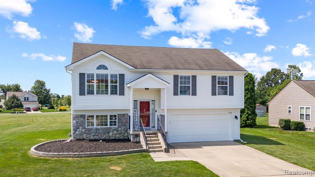 7538 Lochmoor Drive, Ypsilanti, MI 48197 — Photo 23