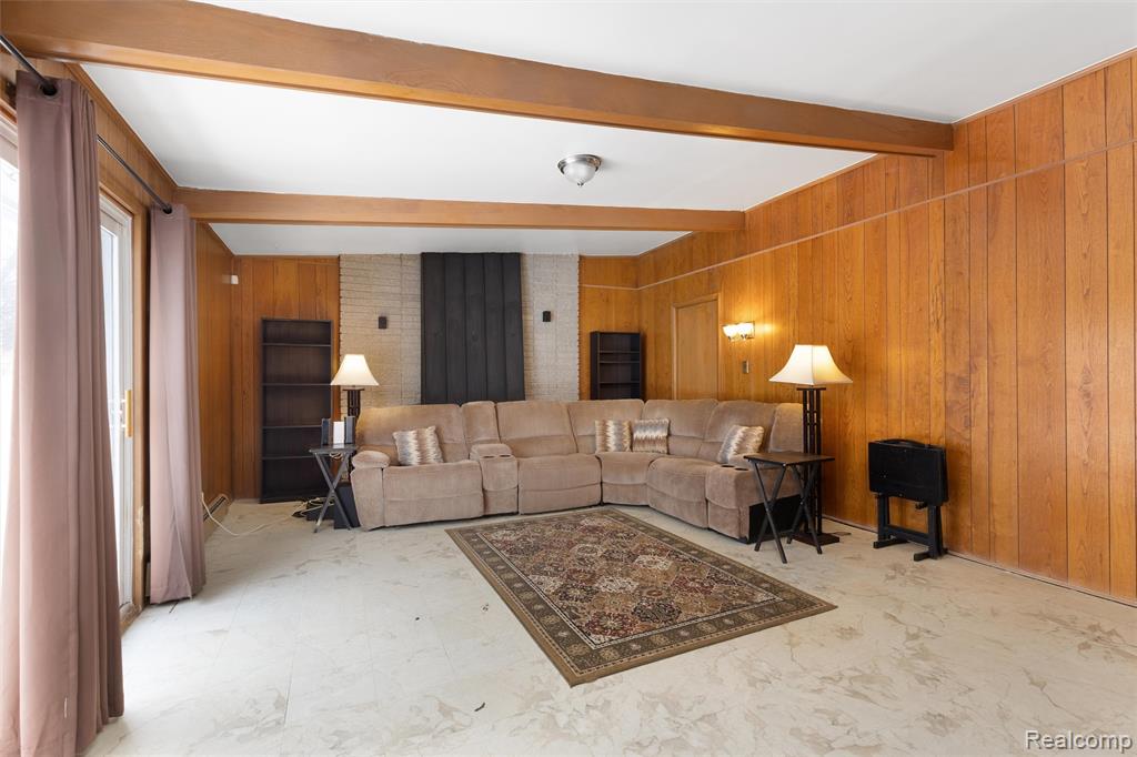 25376 Lyncastle Street, Farmington, MI, 48336