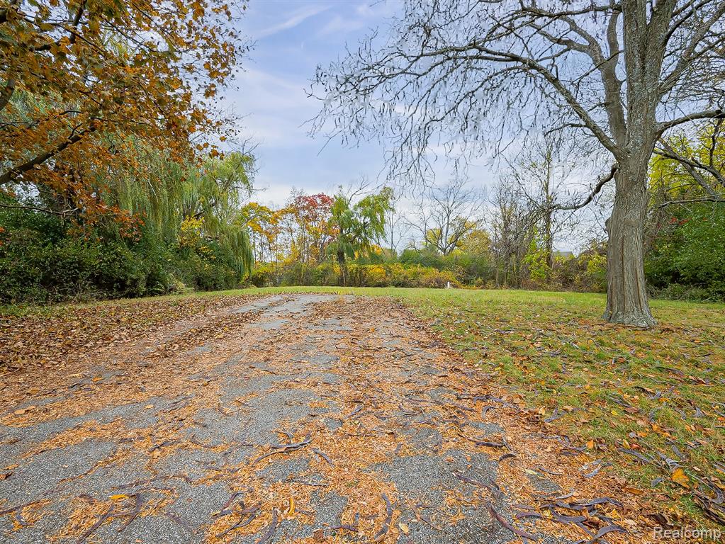 3435 Devon Brook Drive, Bloomfield Hills, MI 48302 — Photo 9