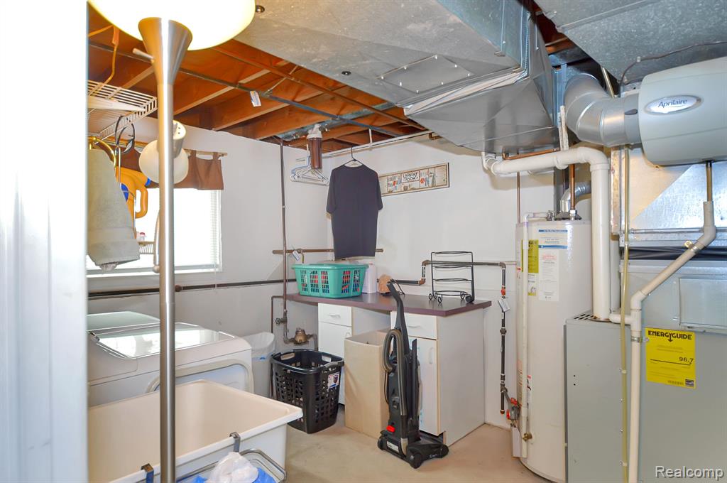 9037 N HUBBARD Street, Livonia, MI 48150 — Photo 29