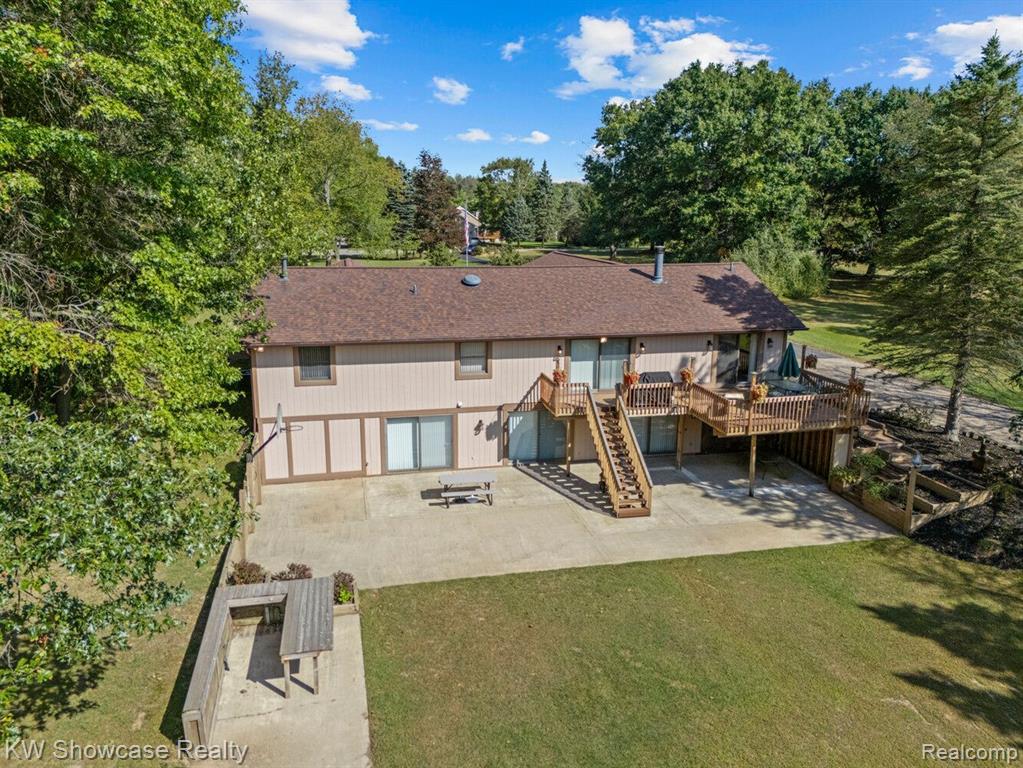 766 WHITE HOUSE Drive, Highland, MI 48356 — Photo 58