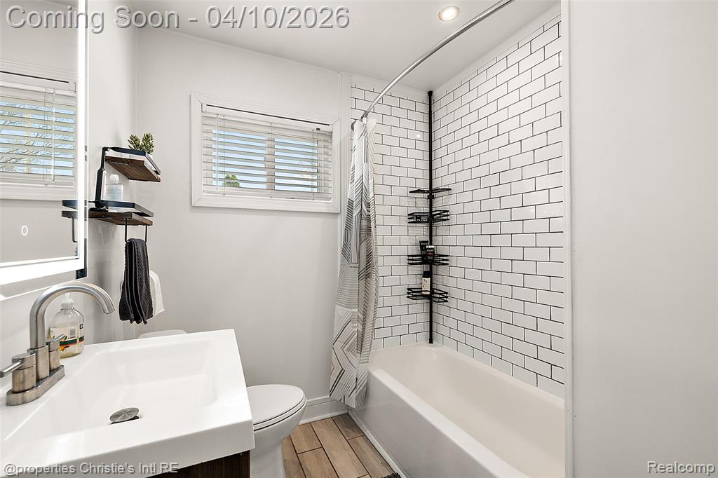 24658 Roanoke Avenue, Oak Park, MI 48237 — Photo 26