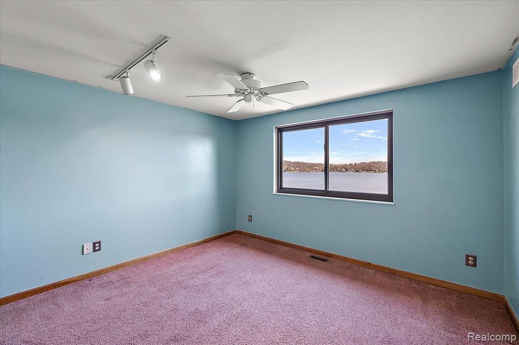 7322 MACEDAY LAKE Road, Waterford, MI 48329 — Photo 32