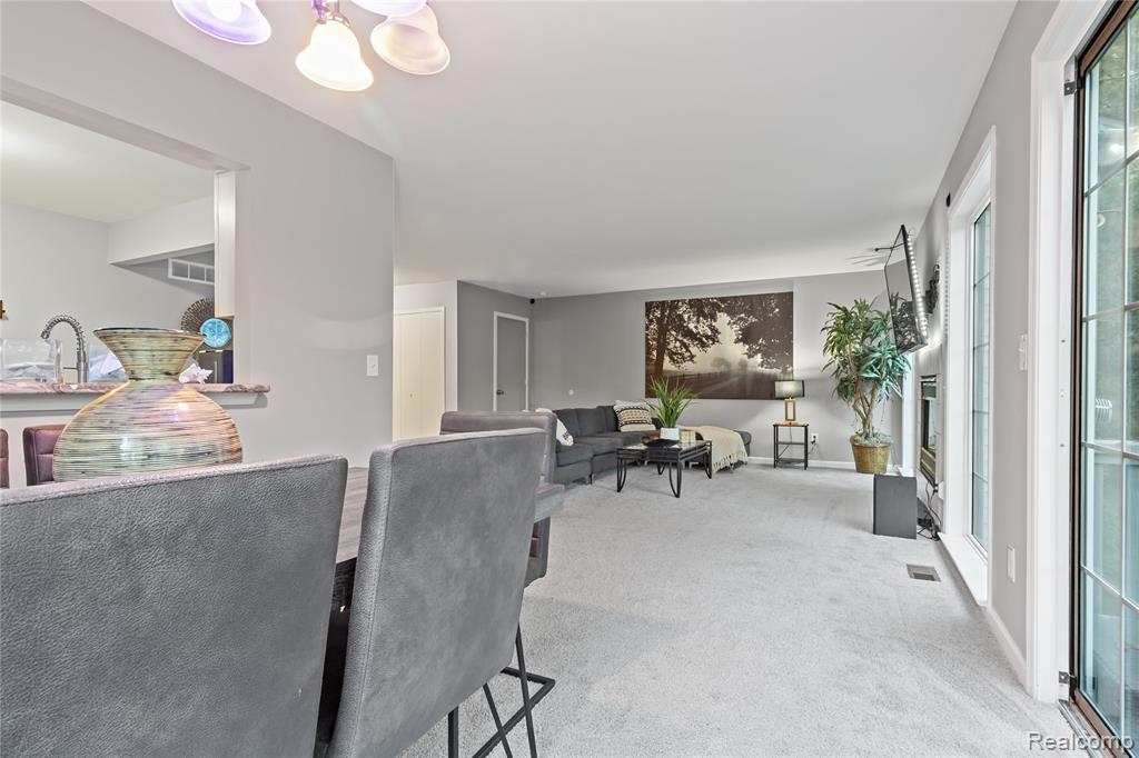 549 Winwood Court, Walled Lake, MI 48390 — Photo 9