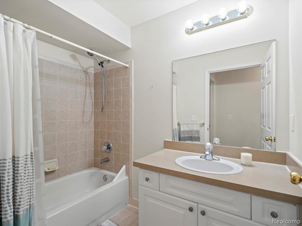 5288 BROOKEMONTE Circle, Rochester, MI 48306 — Photo 24