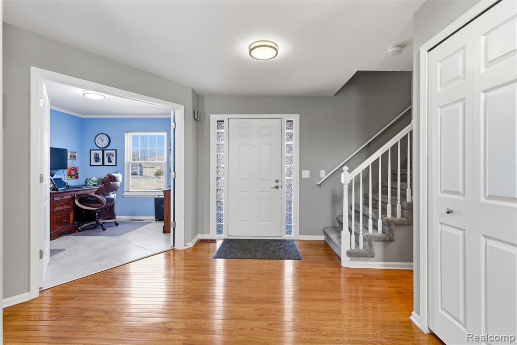 9140 Lakewood Drive, Whitmore Lake, MI 48189 — Photo 4