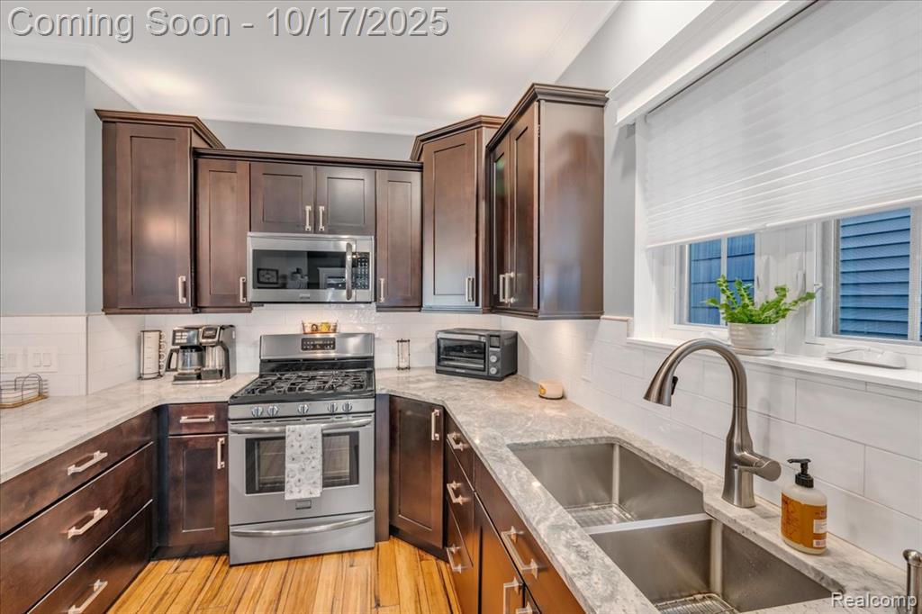 818 Longfellow Avenue, Royal Oak, MI 48067 — Photo 21