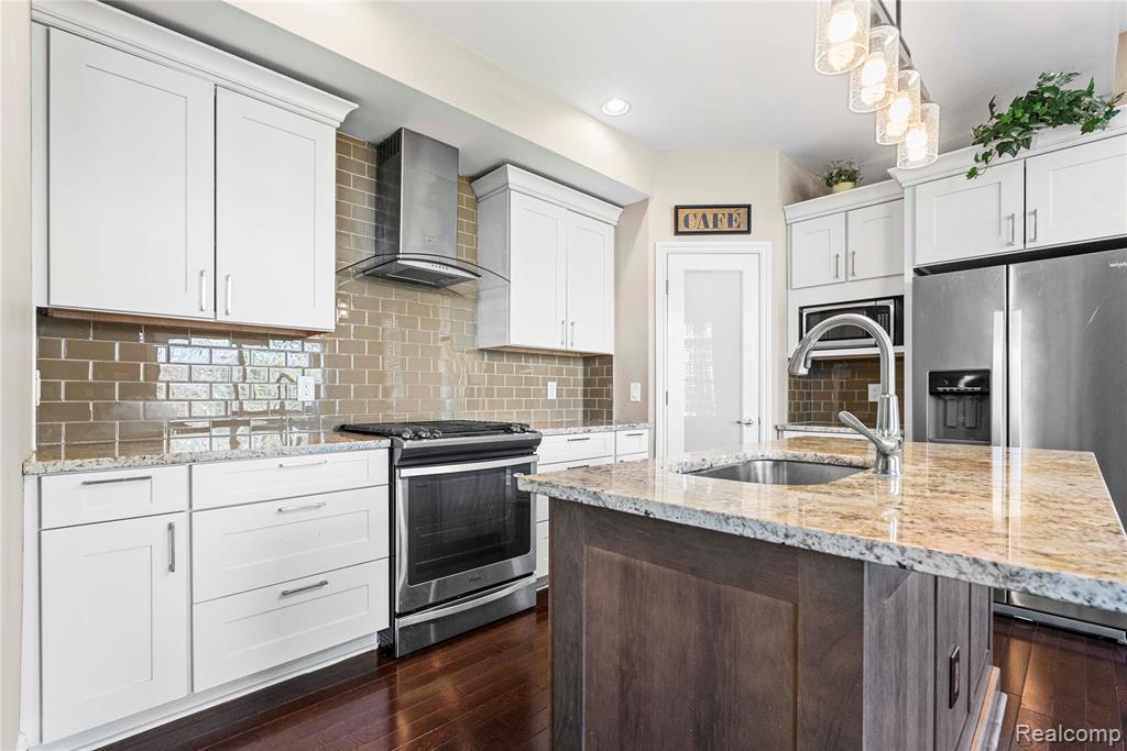 4489 Cedarhill Court, Auburn Hills, MI 48326 — Photo 12