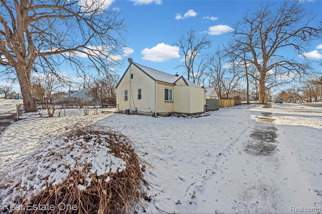 943 Premont Avenue, Waterford, MI 48328 — Photo 48