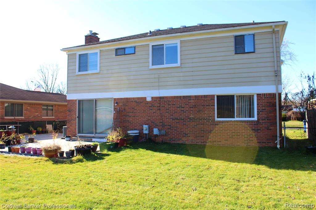 6586 CARRIAGE HILLS Drive, Canton, MI 48187 — Photo 35