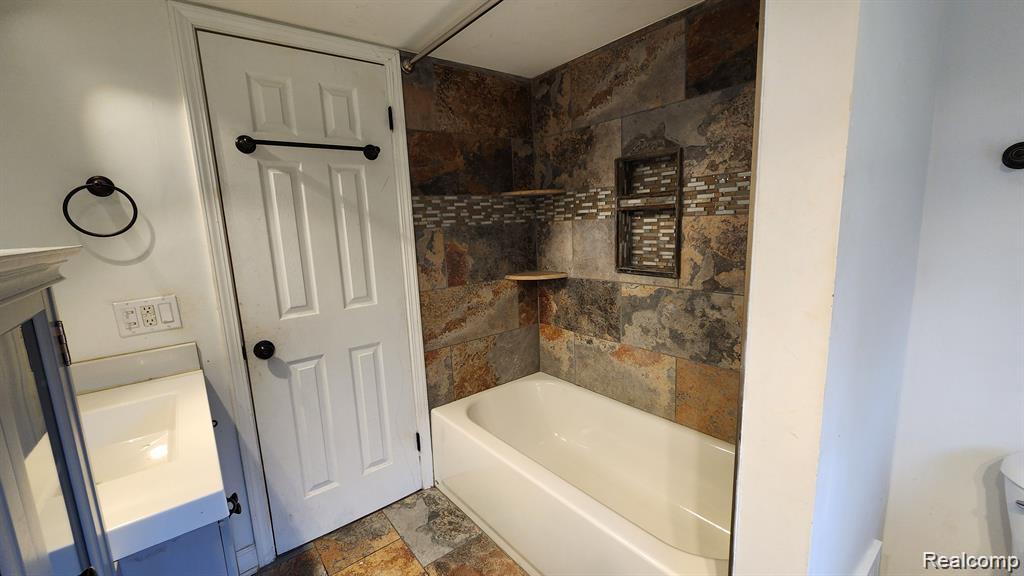 422 Boutell Drive, Grand Blanc, MI 48439 — Photo 16