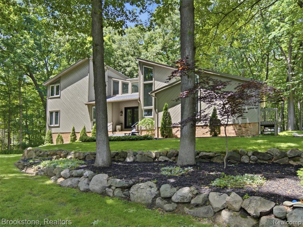 7450 Deerhill Drive, Clarkston, MI