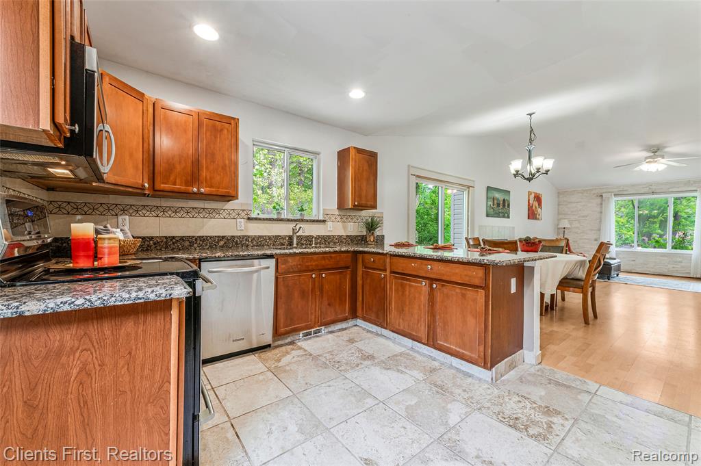 4840 Gilbo Avenue, Waterford, MI 48328 — Photo 13
