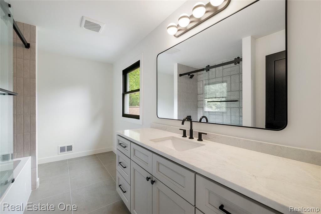 5584 N Adams Way, Bloomfield Hills, MI 48302 — Photo 41