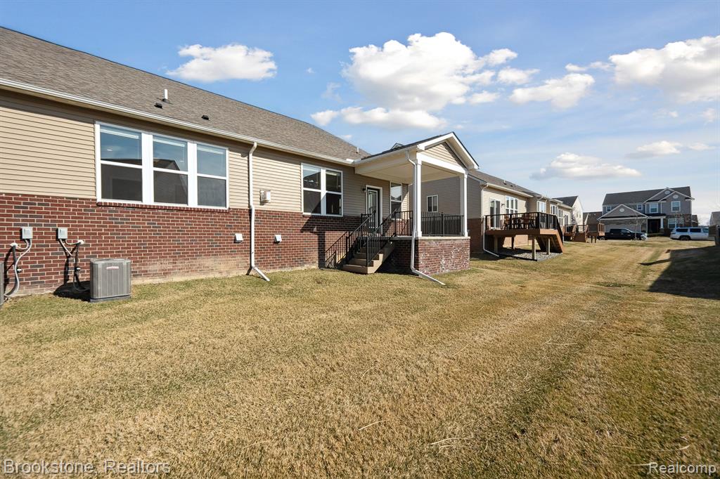 527 HOLMDALE Way, Ann Arbor, MI 48108 — Photo 42