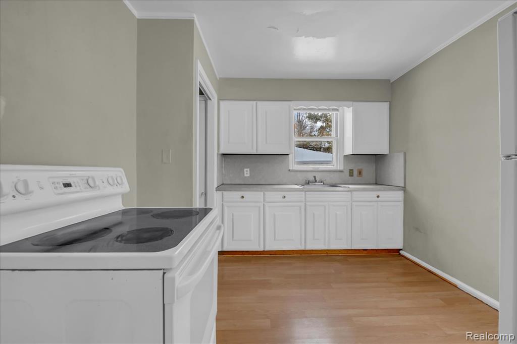 18981 Kenosha Street, Harper Woods, MI 48225 — Photo 5