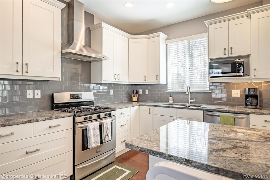 5946 OAK BEND Court, Howell, MI 48843 — Photo 10