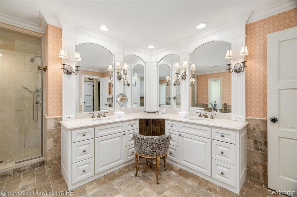 4640 Private Lake Drive, Bloomfield Hills, MI 48301 — Photo 22