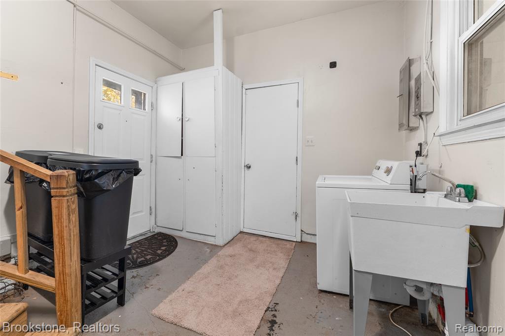 800 E BERNHARD Avenue, Hazel Park, MI 48030 — Photo 22