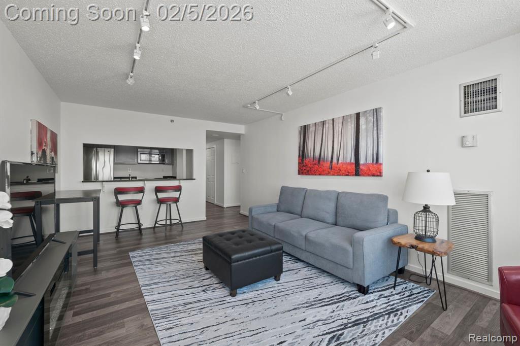 250 E HARBORTOWN Drive, 1405, Detroit, MI 48207 — Photo 8