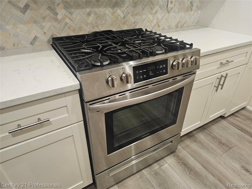 40705 Newport Drive, Plymouth, MI 48170 — Photo 7