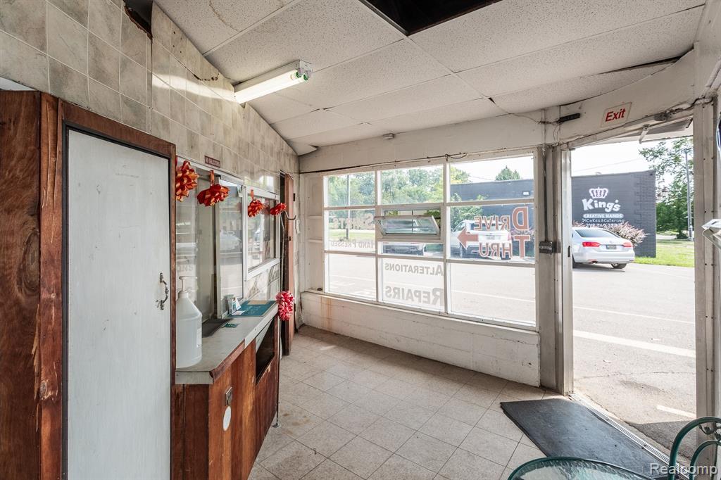 737 AUBURN Avenue, Pontiac, MI 48342 — Photo 13