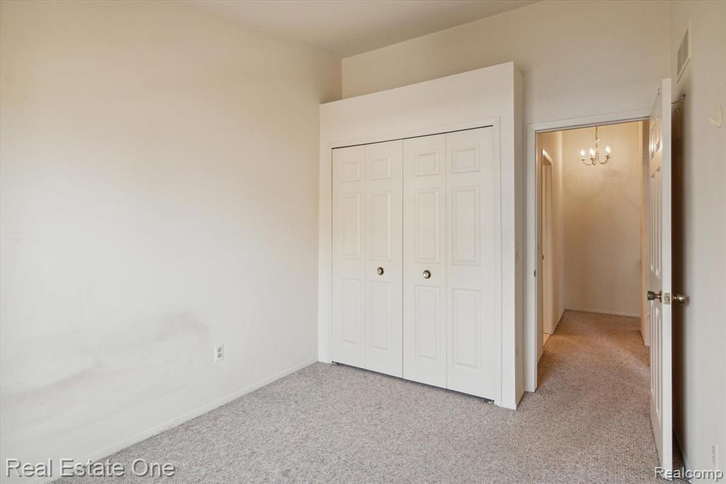 38826 Country Circle, Farmington Hills, MI 48331 — Photo 14