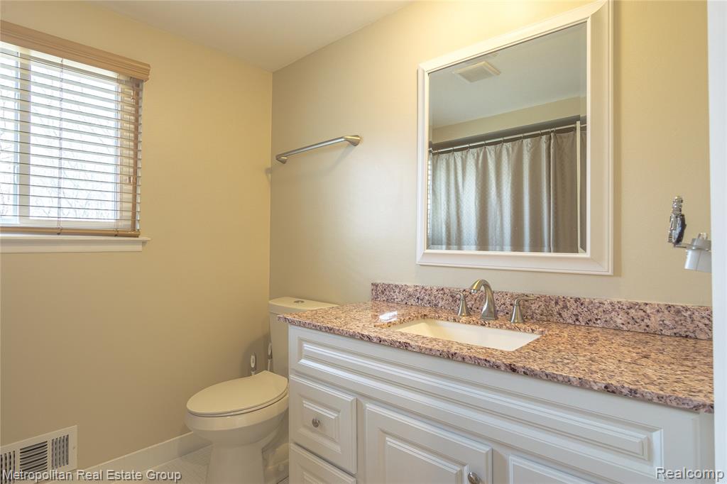 6364 Pinecroft Drive, West Bloomfield, MI — Photo 20