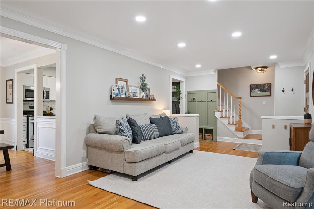 572 Old Creek Drive, Saline, MI 48176 — Photo 8