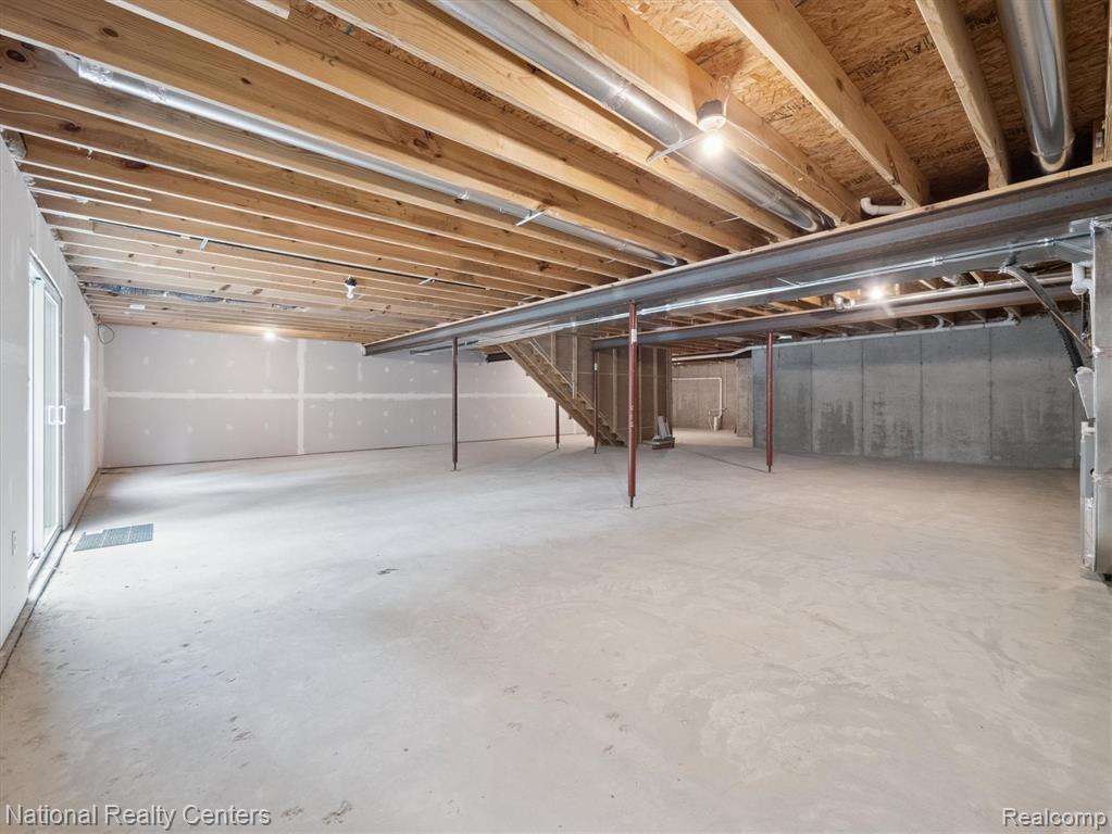 13163 Harbor Landings Drive, 112, Fenton, MI 48430 — Photo 33